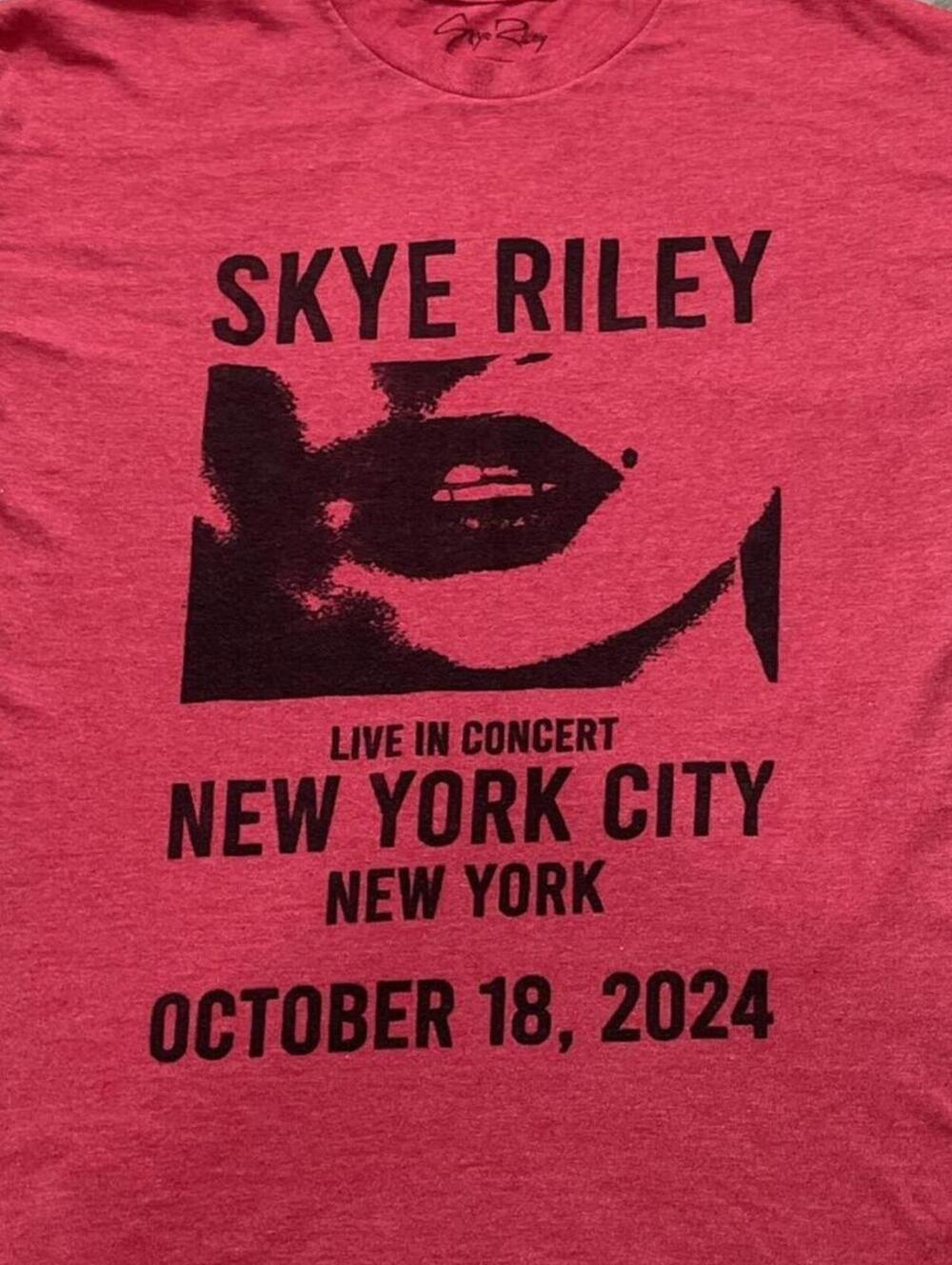 Skye Riley Preowned Large T-shirt